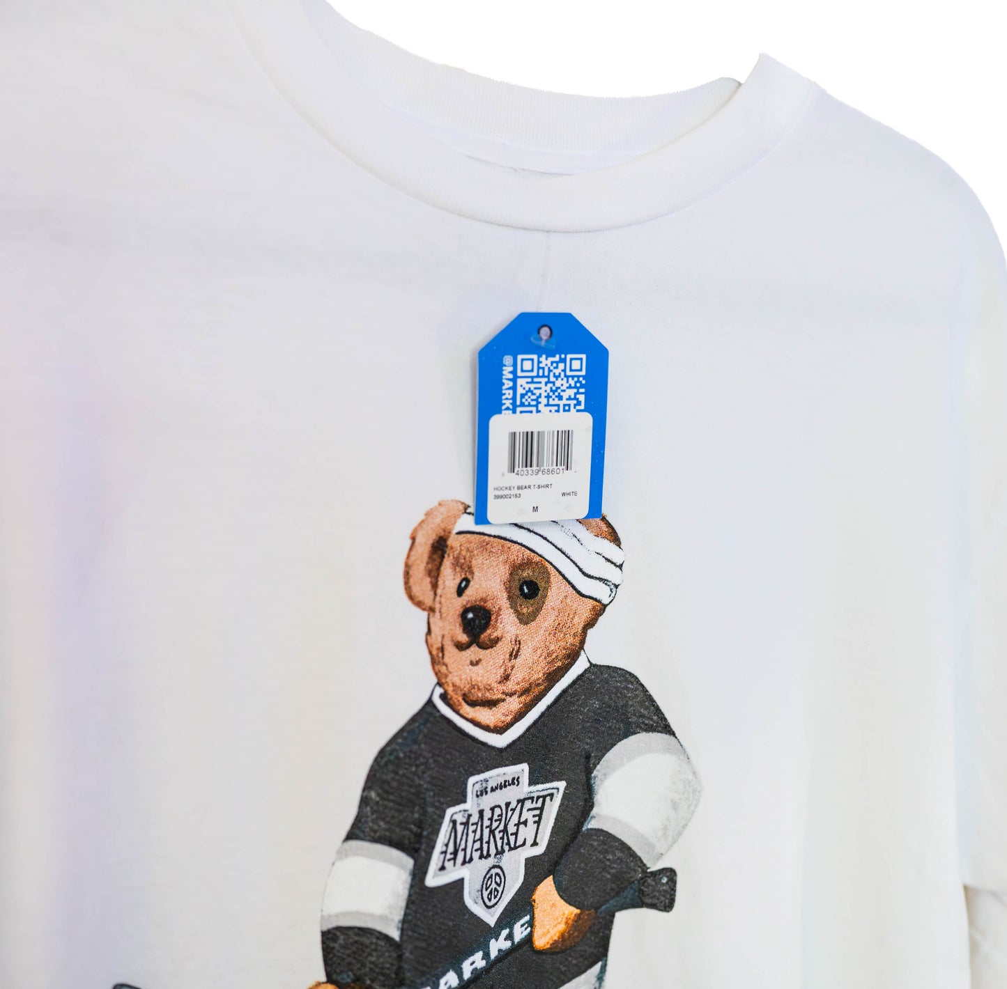 Market Hockey Bear Tee – White – Deadstock